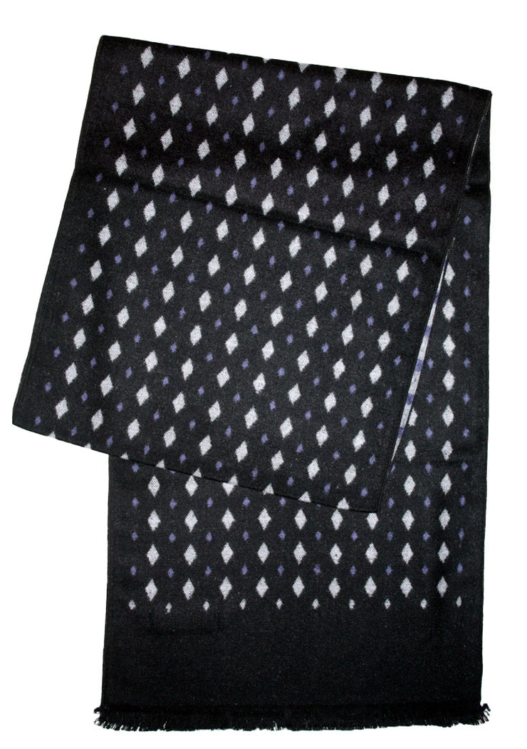 BLACK DIAMOND PATTERN SCARF
